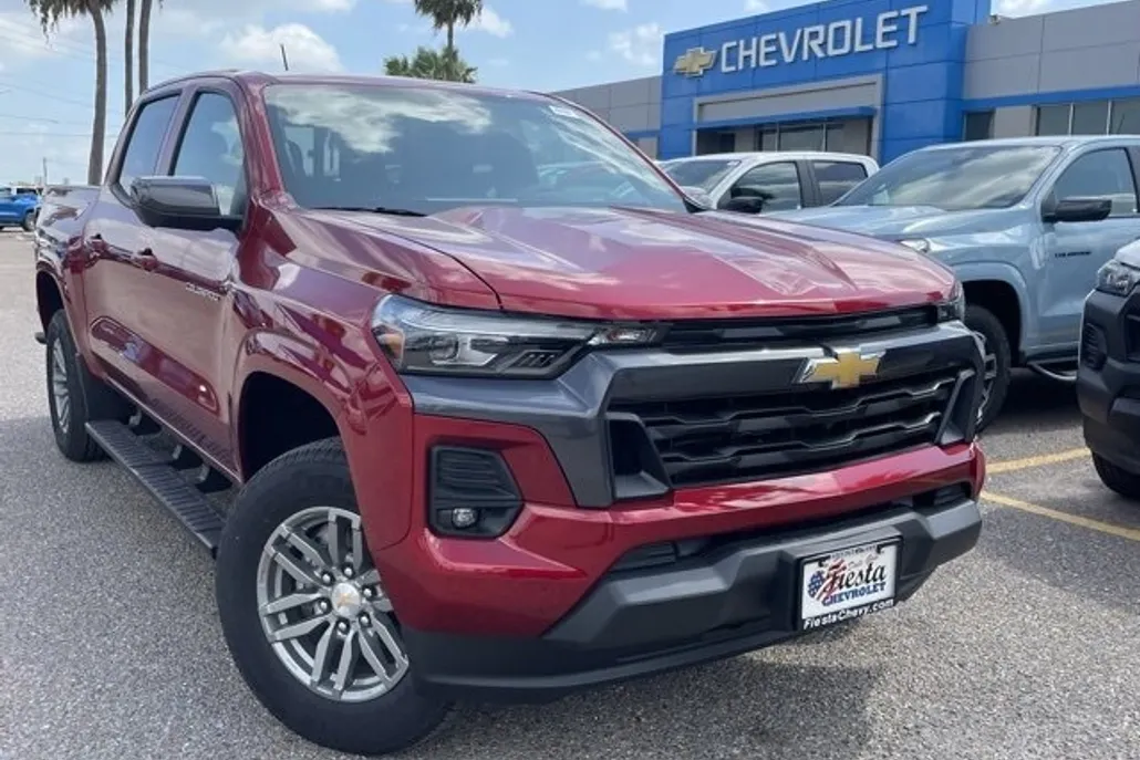 2025 Chevrolet Colorado Work Truck LT photo 1