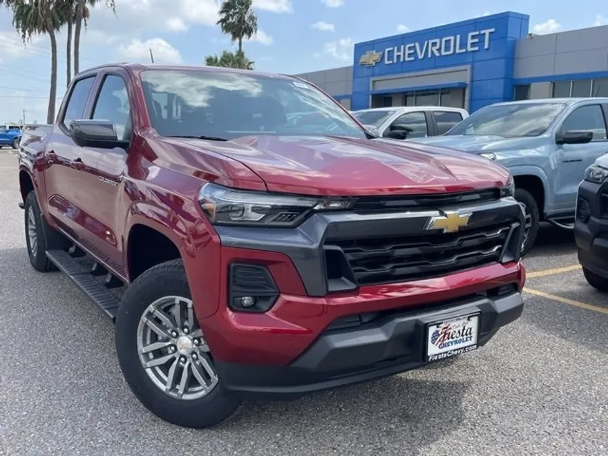 2025 Chevrolet Colorado Work Truck LT photo 1