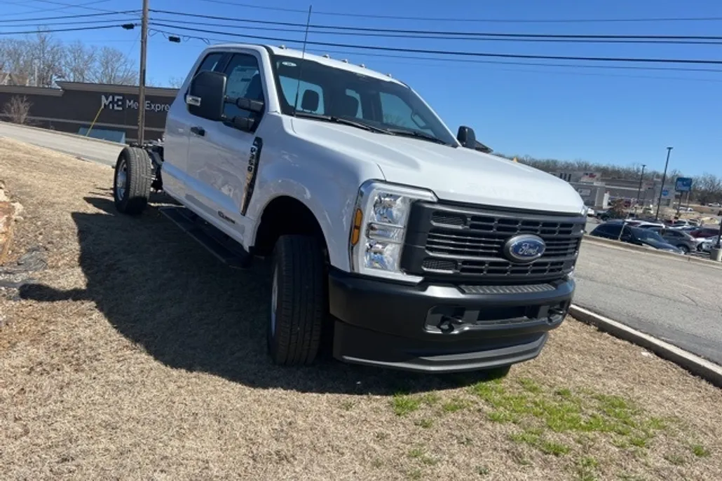 2024 Ford F-350 XL photo 1