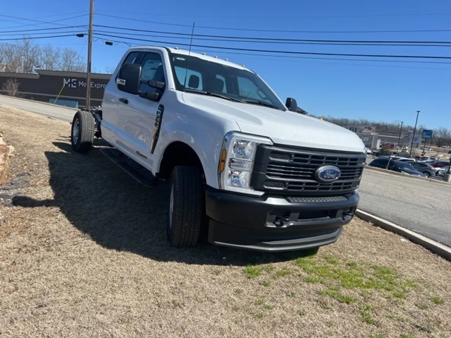 2024 Ford F-350 XL photo 1