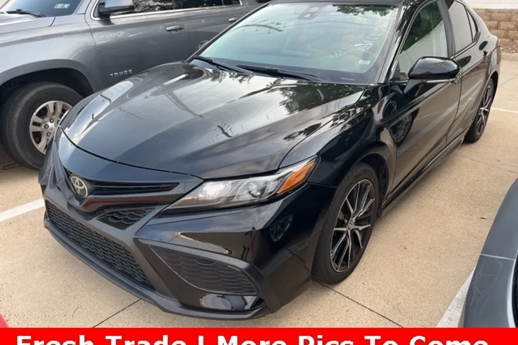 2024 Toyota Camry SE photo 1