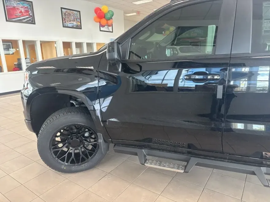 2025 Chevrolet Silverado 1500 RST photo 1