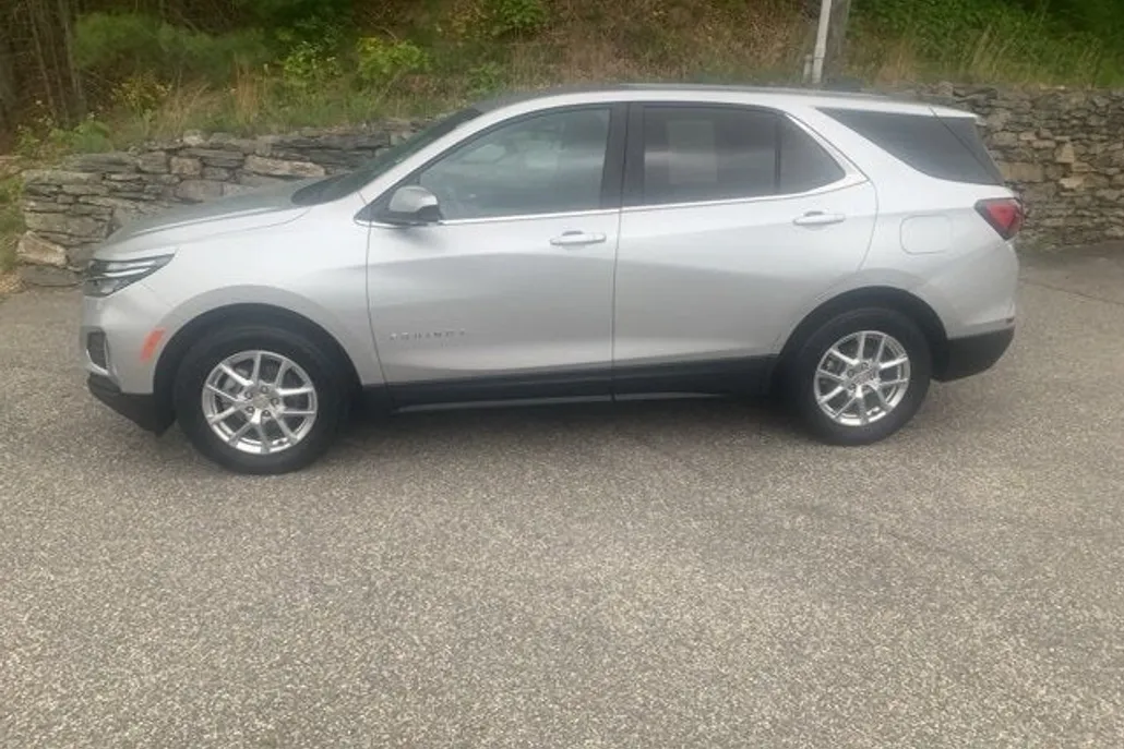 2022 Chevrolet Equinox LT photo 1