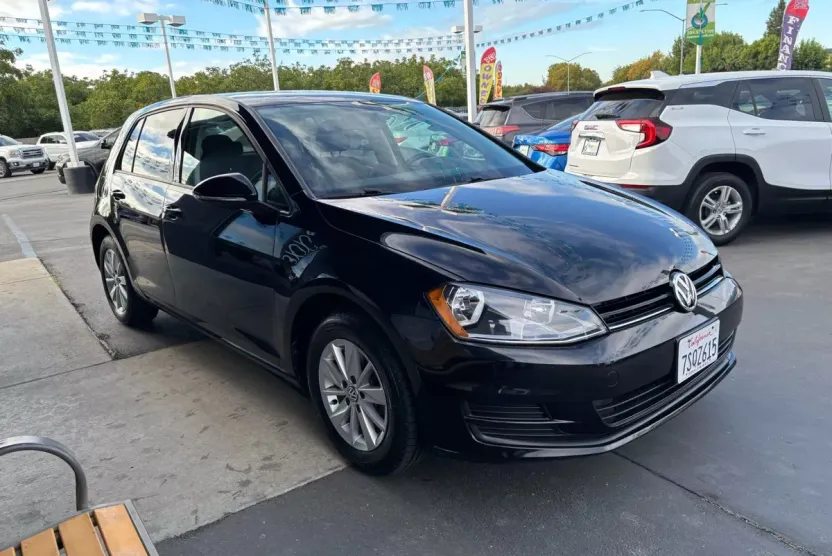 2015 Volkswagen Golf TSI S photo 1