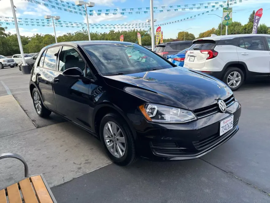 2015 Volkswagen Golf TSI S photo 1