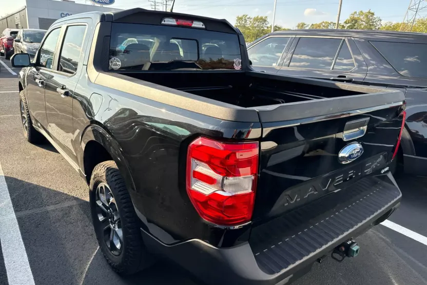 2022 Ford Maverick XLT photo 1