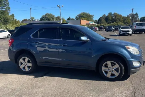 2016 Chevrolet Equinox LT photo 2