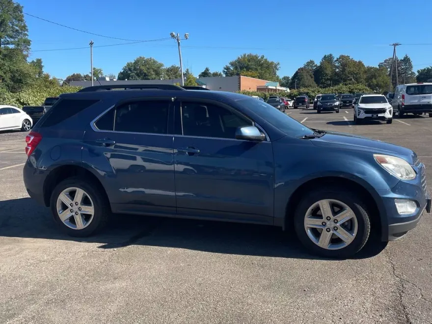 2016 Chevrolet Equinox LT photo 2