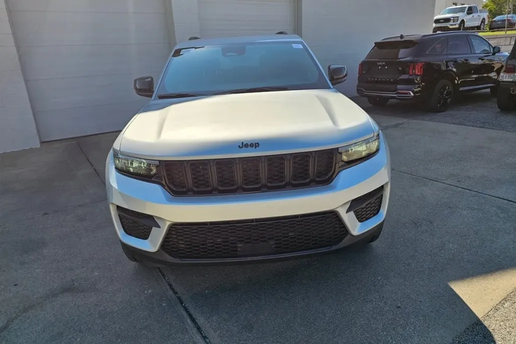 2025 Jeep Grand Cherokee Altitude X photo 1