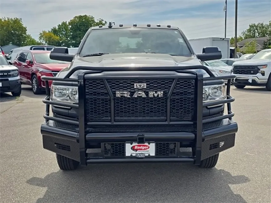 2022 Ram 3500 Tradesman photo 1