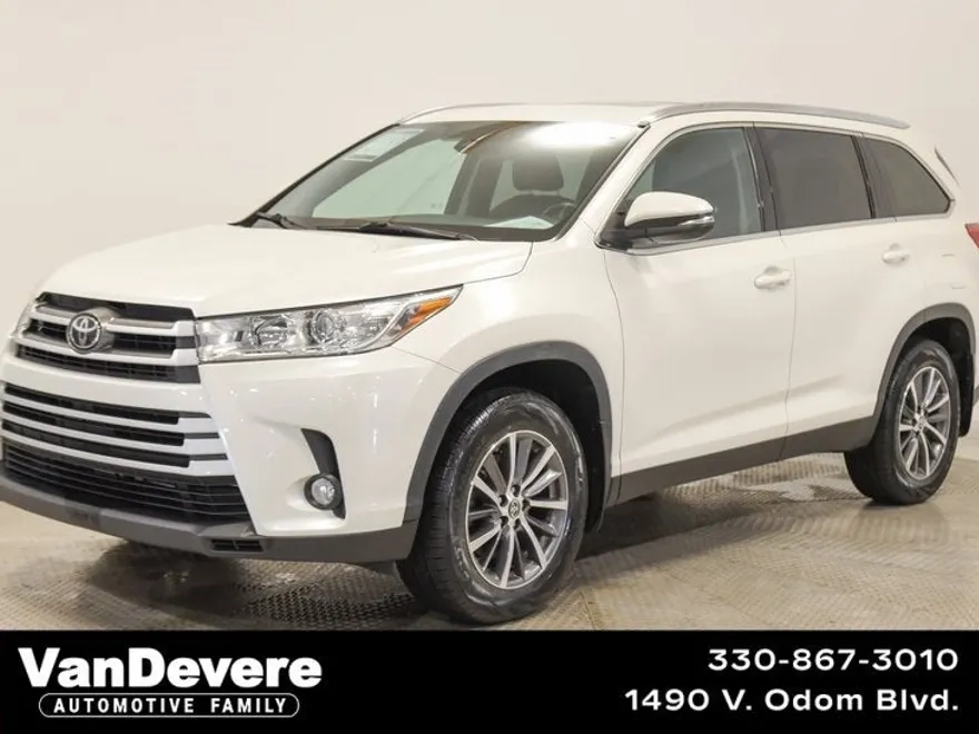 2019 Toyota Highlander SE photo 1