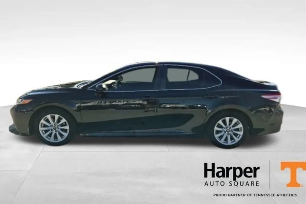 2018 Toyota Camry L photo 1