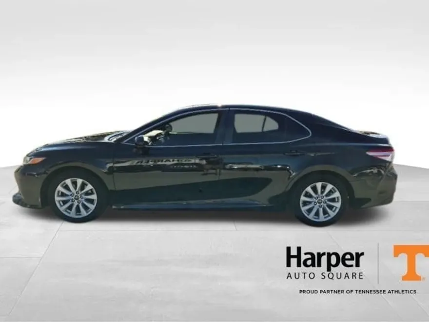 2018 Toyota Camry L photo 1