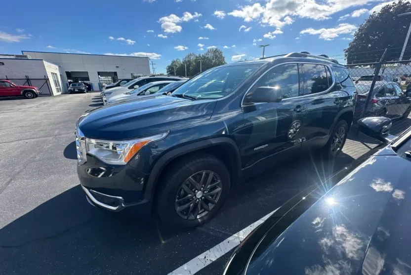 2019 Gmc Acadia SLT photo 1