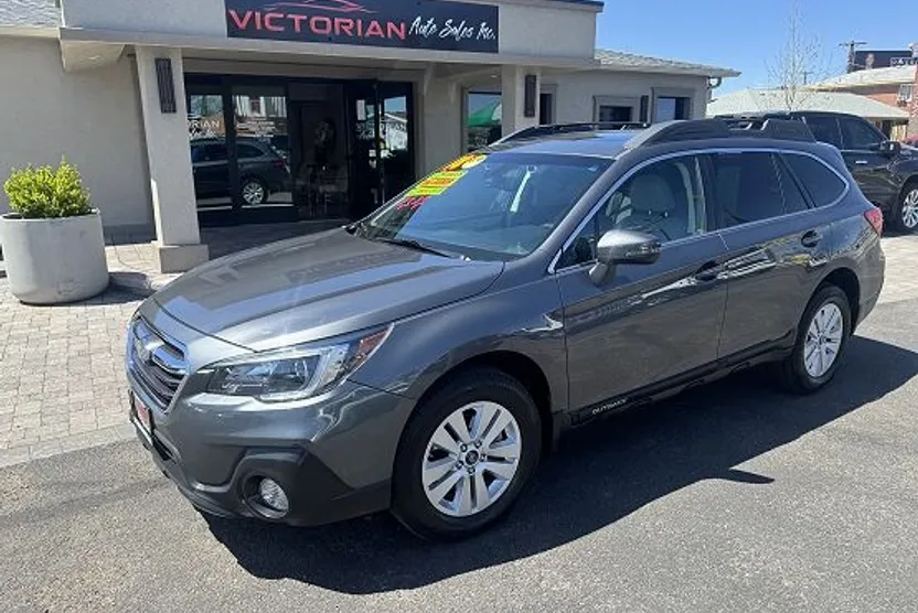 2018 Subaru Outback Premium photo 1