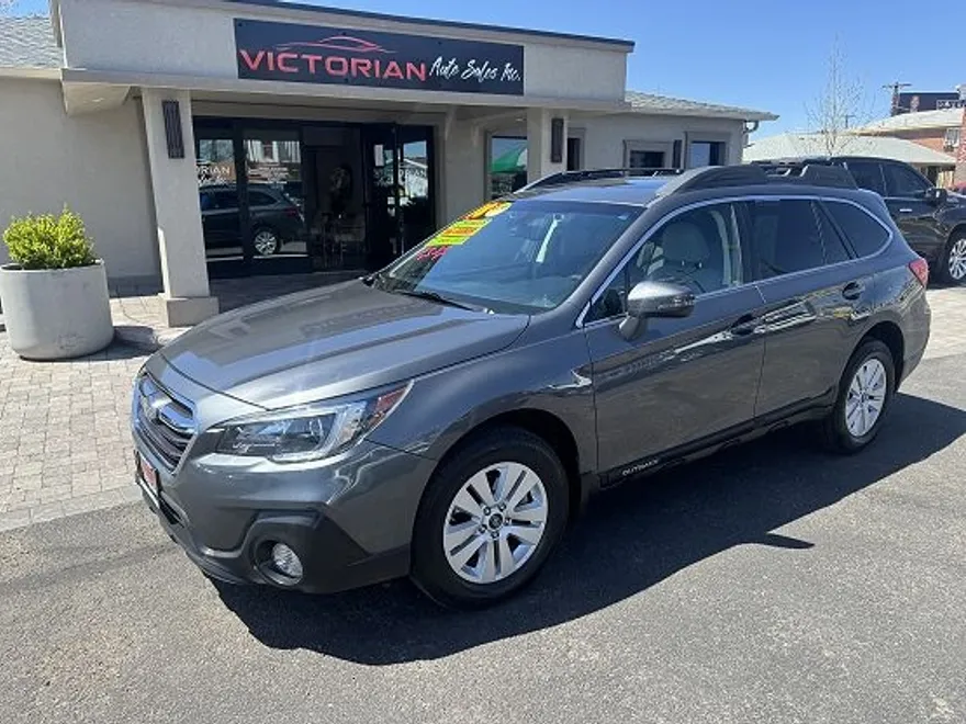 2018 Subaru Outback Premium photo 1