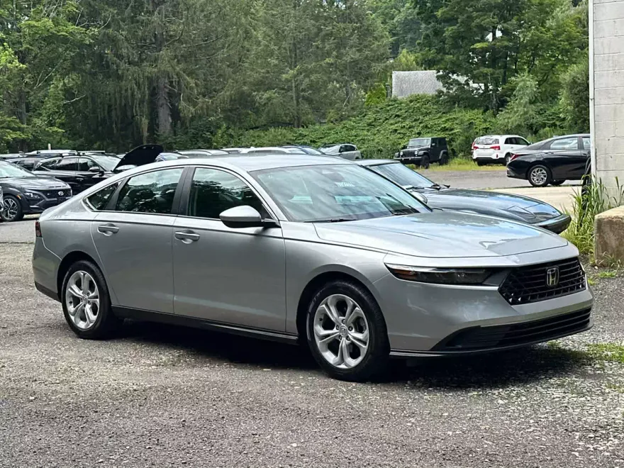 2025 Honda Accord LX photo 1