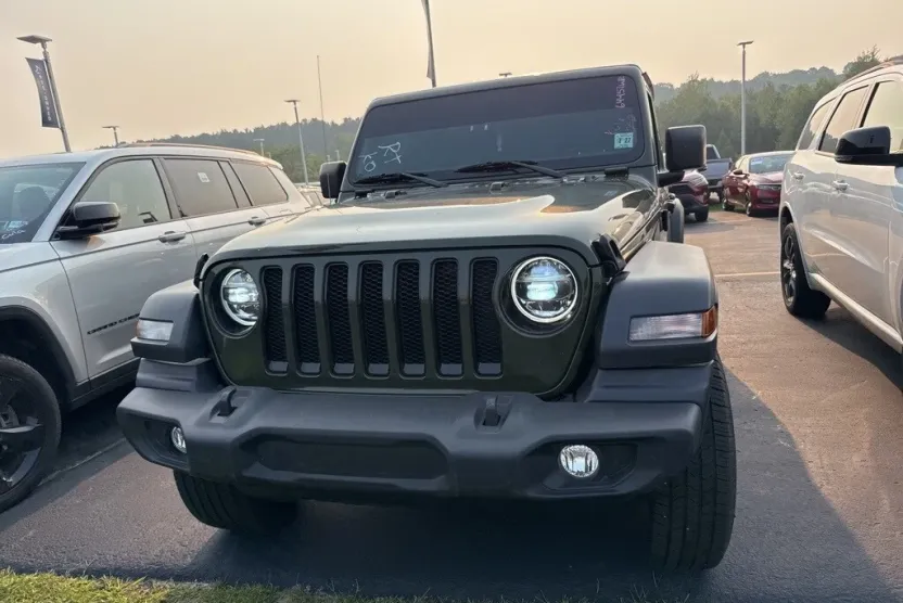 2022 Jeep Wrangler Unlimited Sport Altitude photo 1