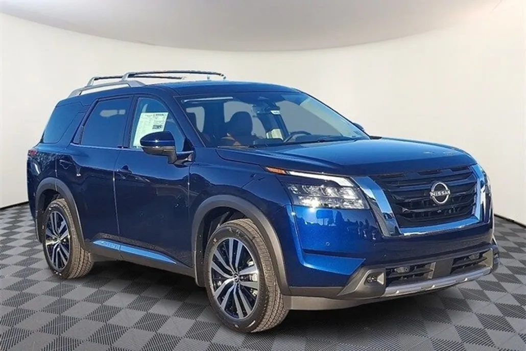 2025 Nissan Pathfinder Platinum photo 1