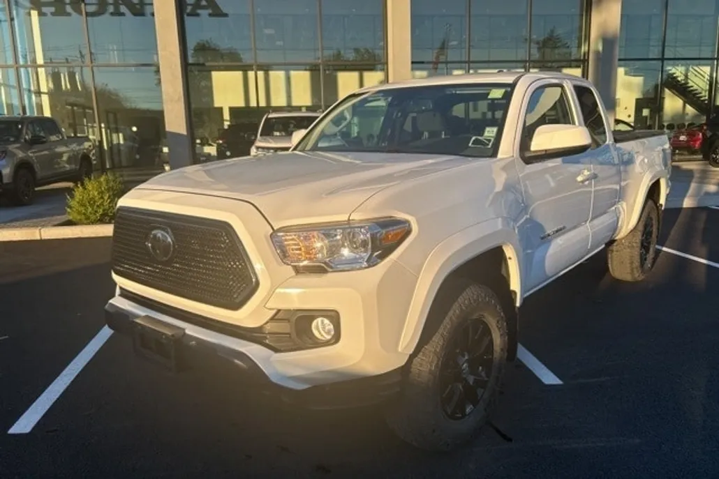 2019 Toyota Tacoma SR5 V6 photo 1