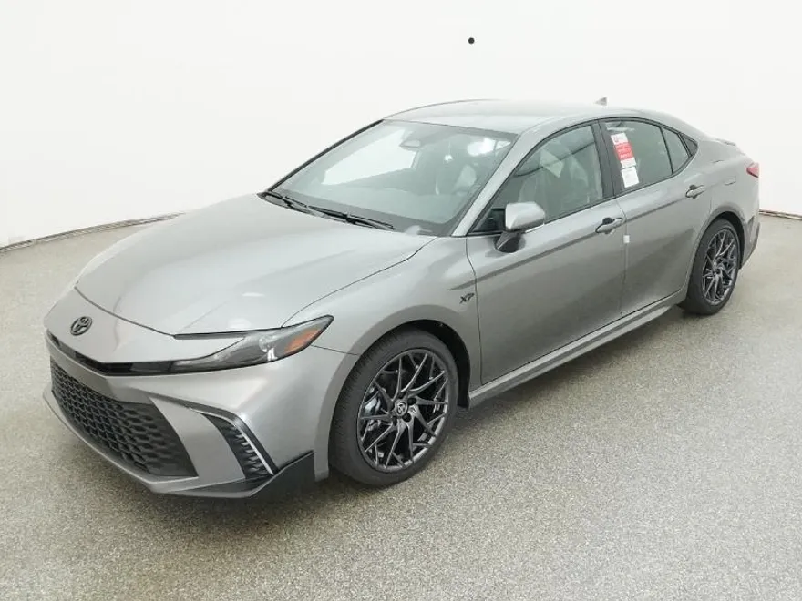 2025 Toyota Camry SE photo 1