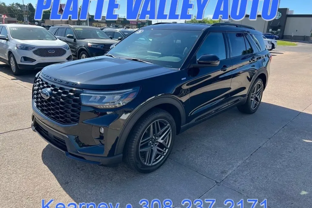 2025 Ford Explorer ST-Line photo 1