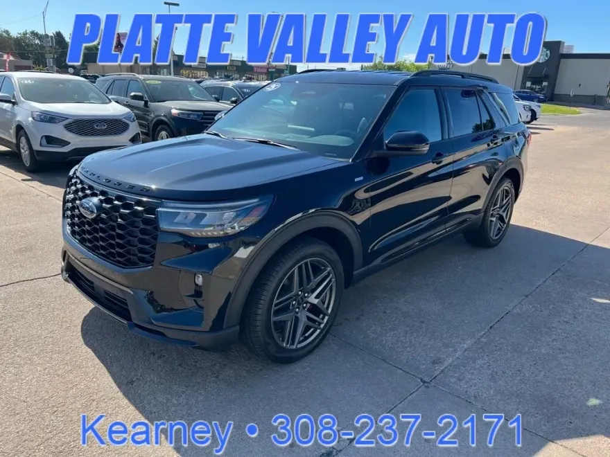 2025 Ford Explorer ST-Line photo 1