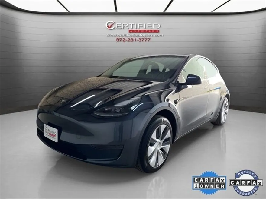 2024 Tesla Model Y Long Range photo 1