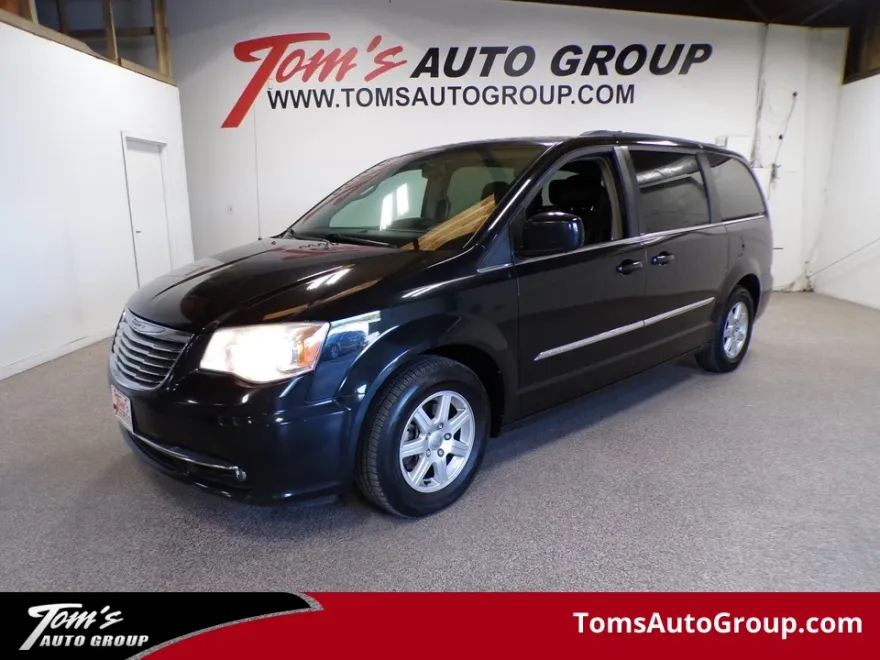2012 Chrysler Town & Country Touring photo 1