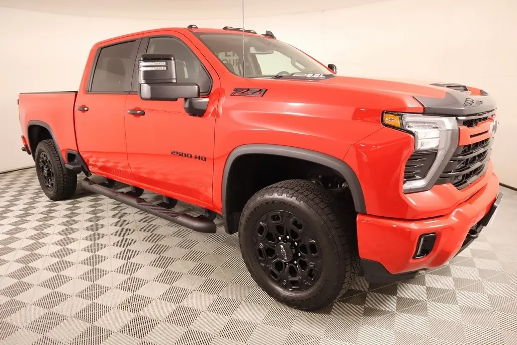 2024 Chevrolet Silverado 2500HD LT photo 1