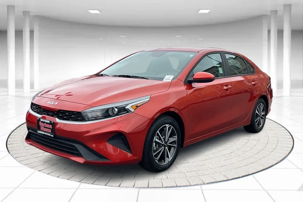 2022 Kia Forte LXS photo 1