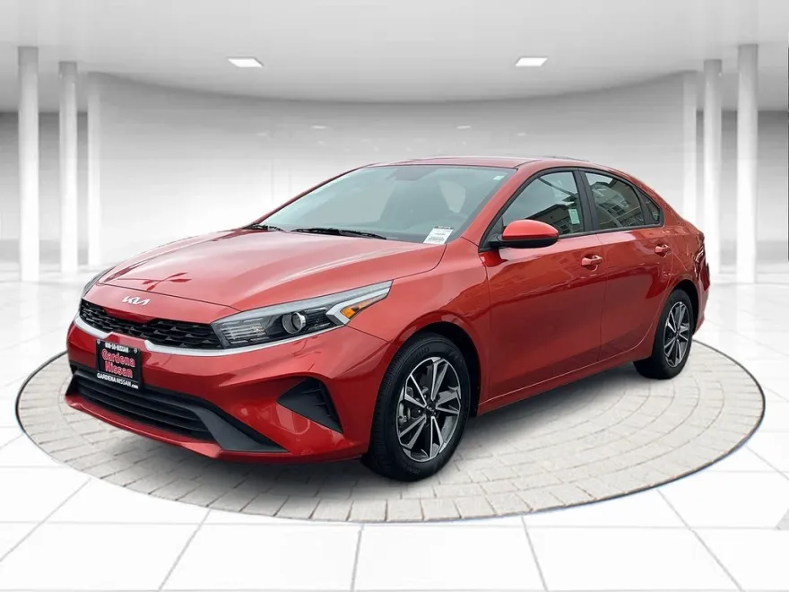 2022 Kia Forte LXS photo 1
