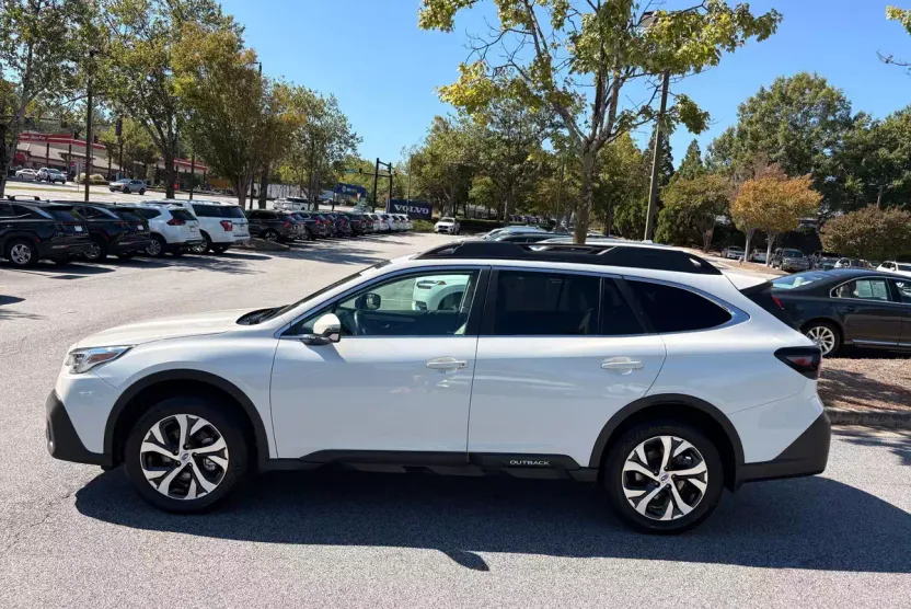 2021 Subaru Outback Limited photo 1