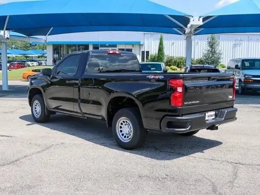 2025 Chevrolet Silverado 1500 photo 1