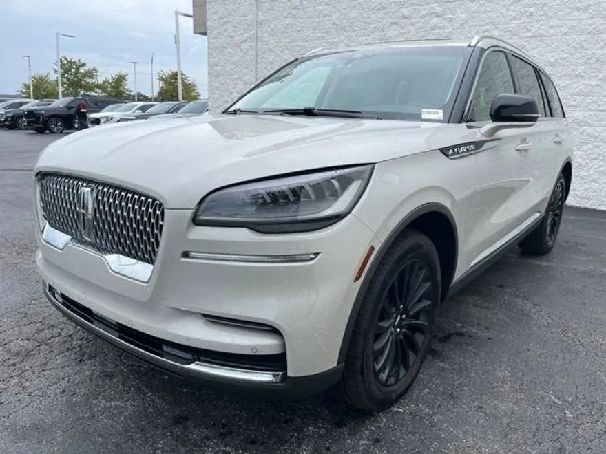 2024 Lincoln Aviator Premiere photo 1