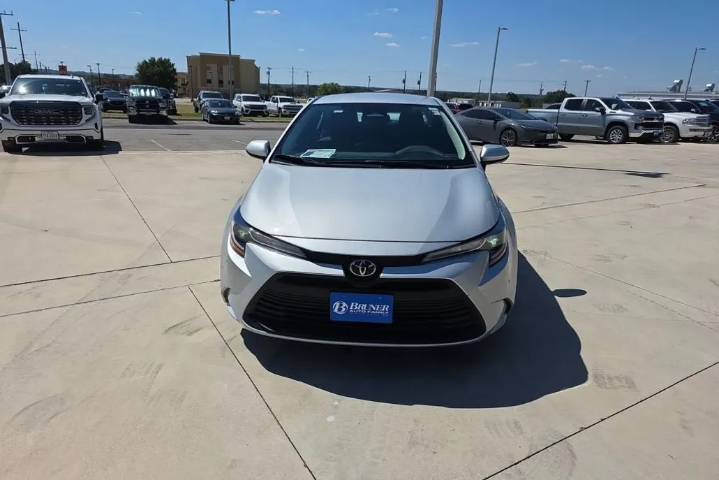 2024 Toyota Corolla LE photo 1