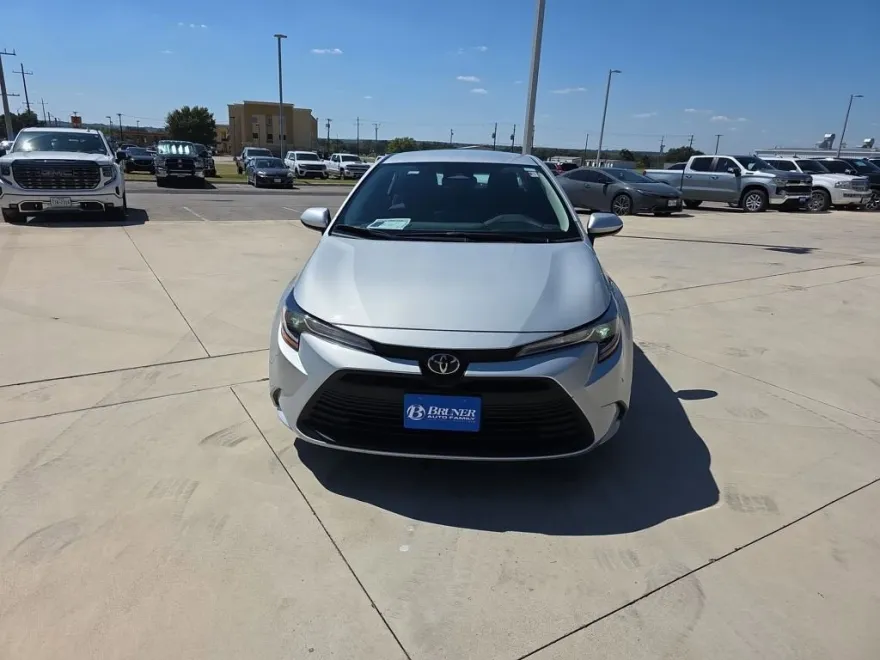 2024 Toyota Corolla LE photo 1
