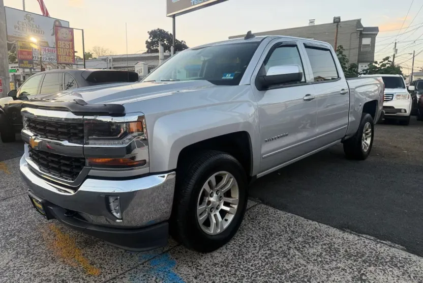 2016 Chevrolet Silverado 1500 LT photo 1