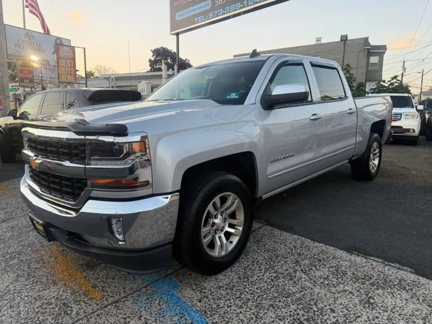 2016 Chevrolet Silverado 1500 LT photo 1