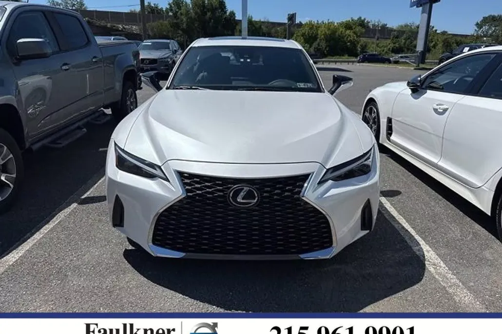 2021 Lexus IS 300 photo 1