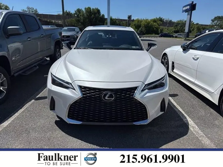 2021 Lexus IS 300 photo 1