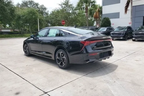 2025 Kia K5 GT-Line photo 3