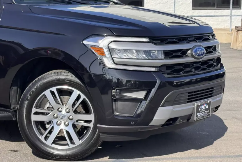 2022 Ford Explorer XLT photo 1
