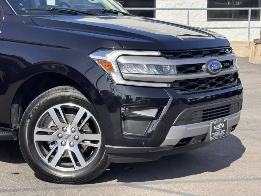 2022 Ford Explorer XLT photo 1