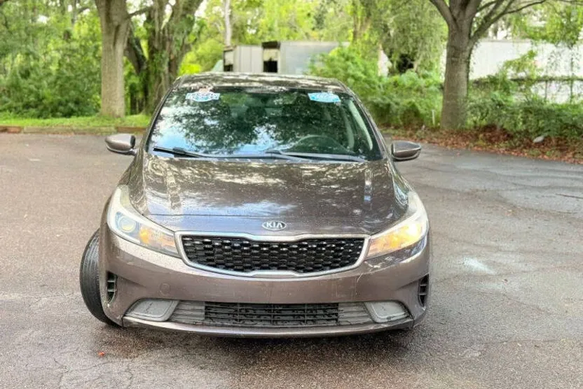 2017 Kia Forte LX Base photo 1