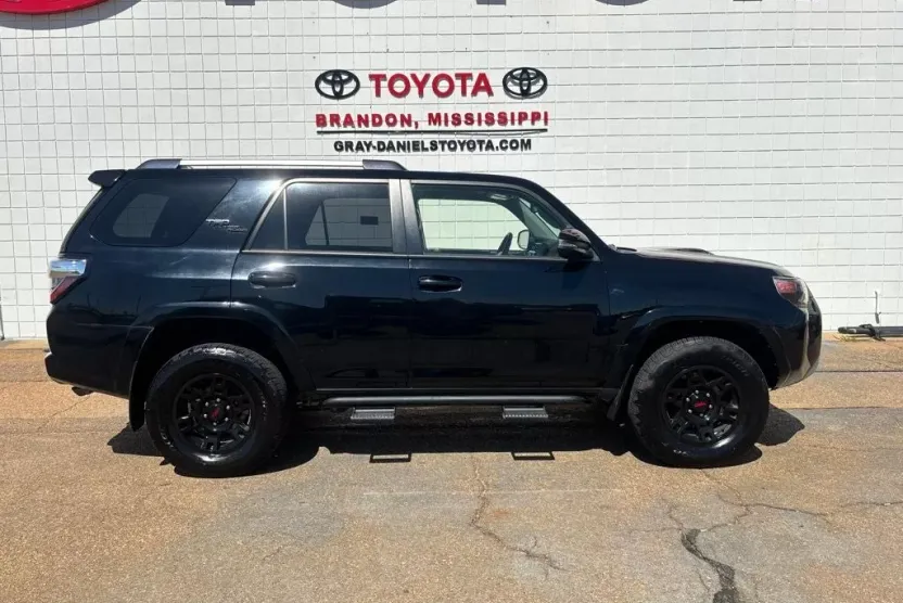 2018 Toyota 4Runner TRD Off-Road Premium photo 1