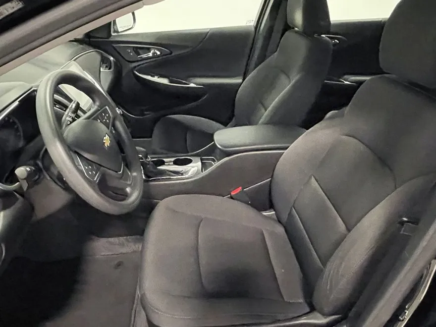 2022 Chevrolet Malibu LS photo 1