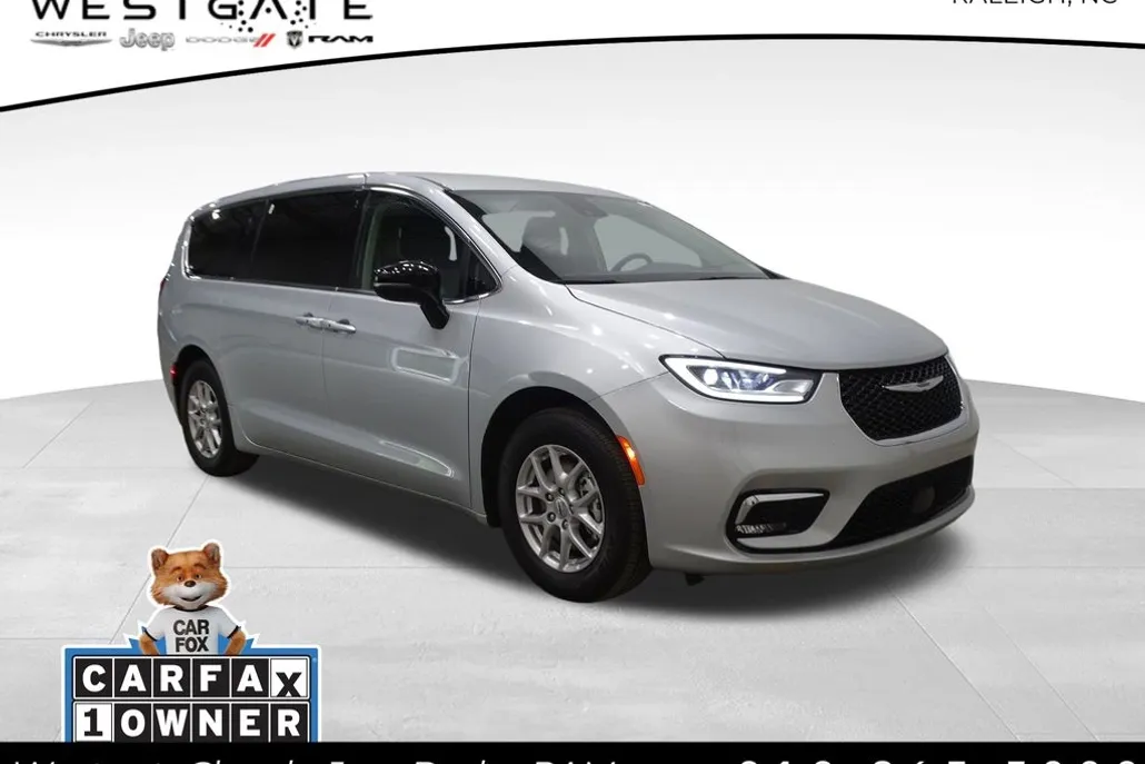 2024 Chrysler Pacifica Touring L photo 1