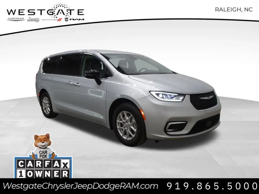2024 Chrysler Pacifica Touring L photo 1