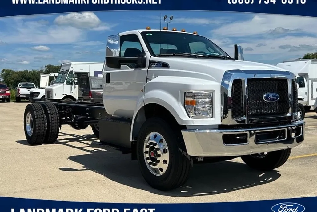 2025 Ford F-750 photo 1